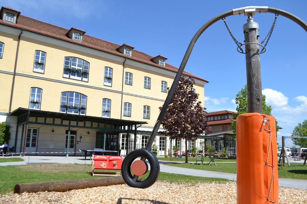 Jufa Hotel Fuerstenfeld Exterior photo