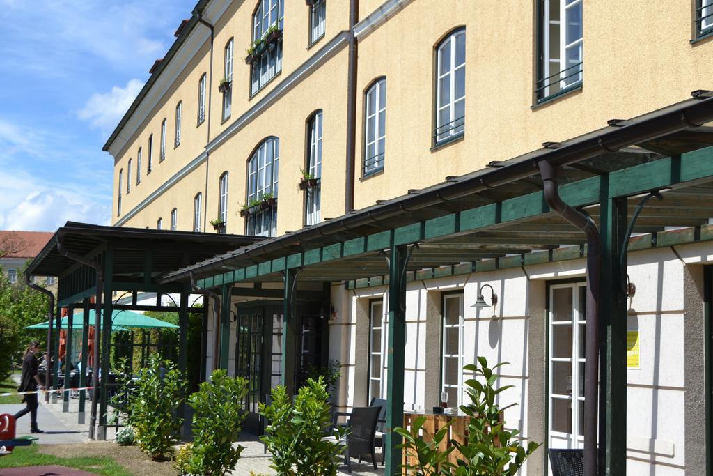 Jufa Hotel Fuerstenfeld Exterior photo