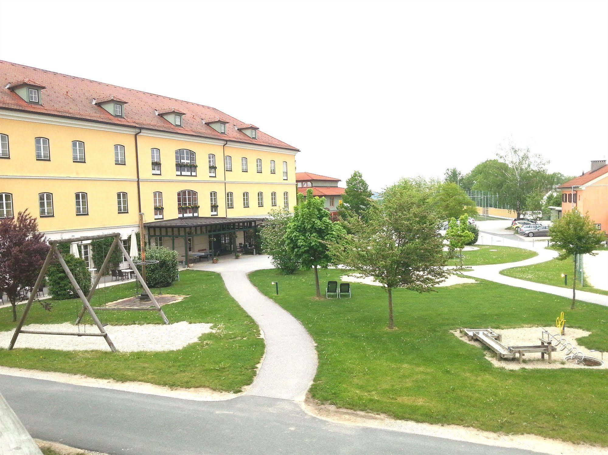 Jufa Hotel Fuerstenfeld Exterior photo